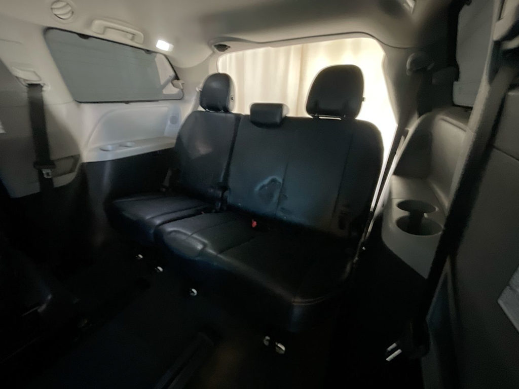 Thumbnail: 2020 Toyota Sienna - 28