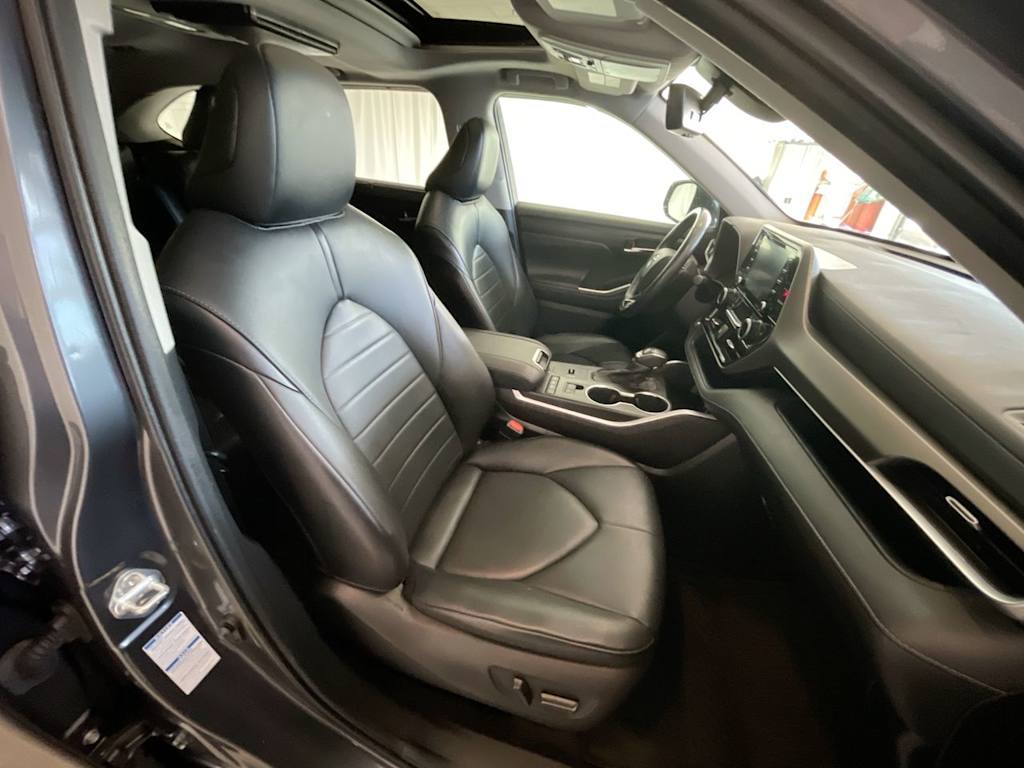 Thumbnail: 2021 Toyota Highlander - 10