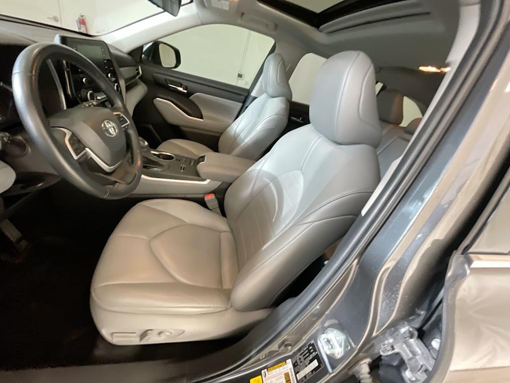 Thumbnail: 2022 Toyota Highlander - 9