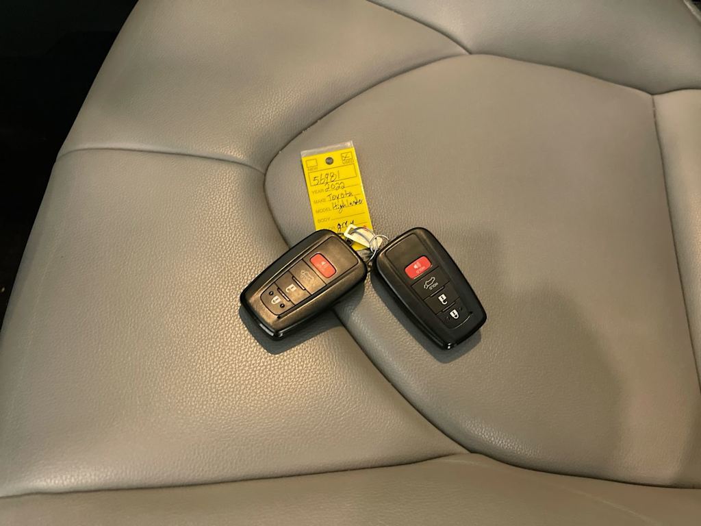 Thumbnail: 2022 Toyota Highlander - 16