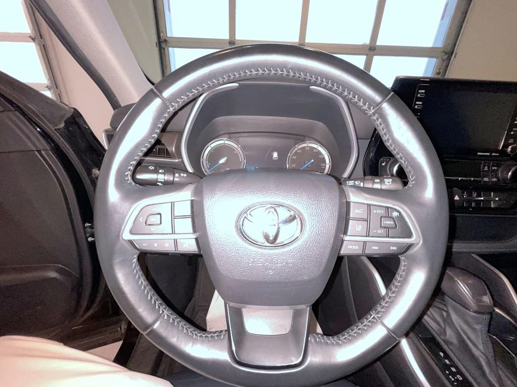 Thumbnail: 2022 Toyota Highlander - 2