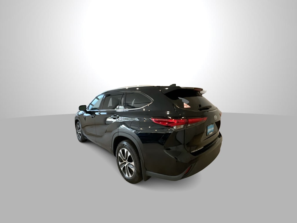 Thumbnail: 2022 Toyota Highlander - 5