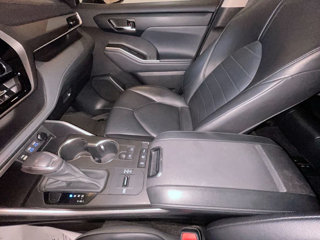 Thumbnail: 2022 Toyota Highlander - 27