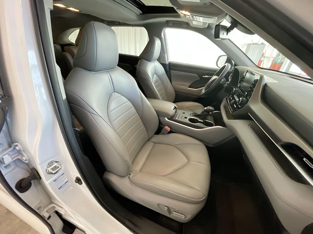 Thumbnail: 2022 Toyota Highlander - 11