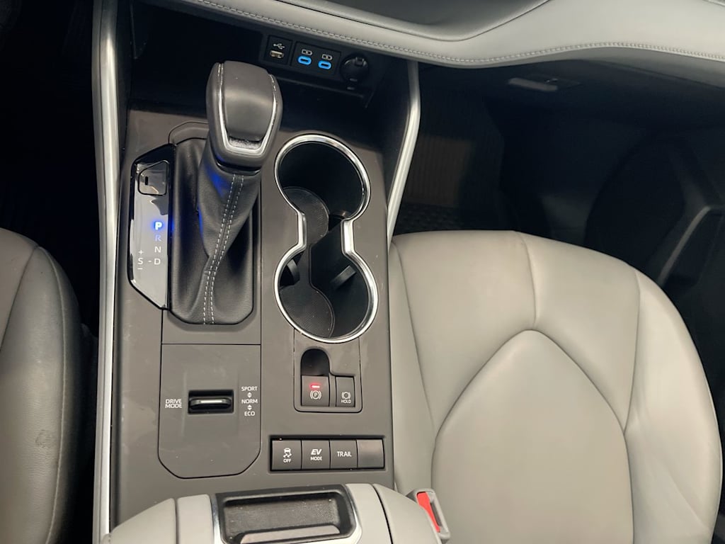 Thumbnail: 2022 Toyota Highlander - 14