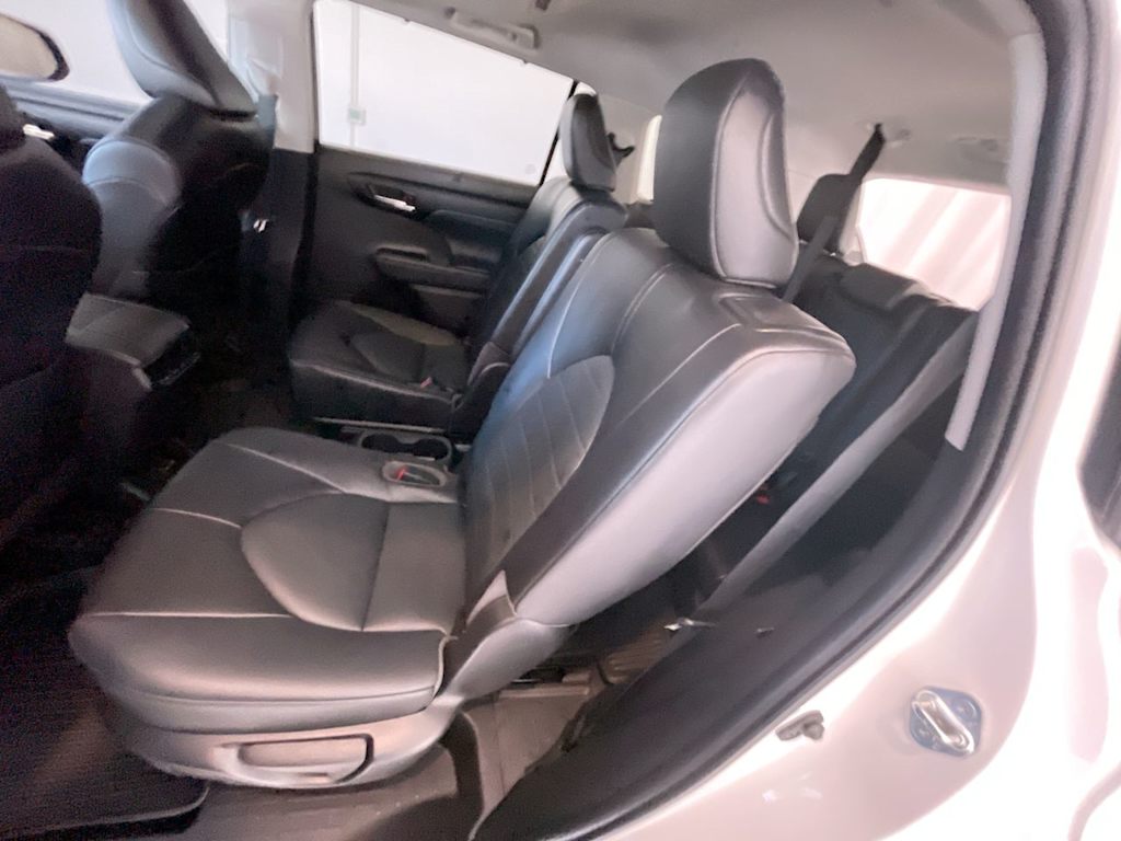 Thumbnail: 2022 Toyota Highlander - 11