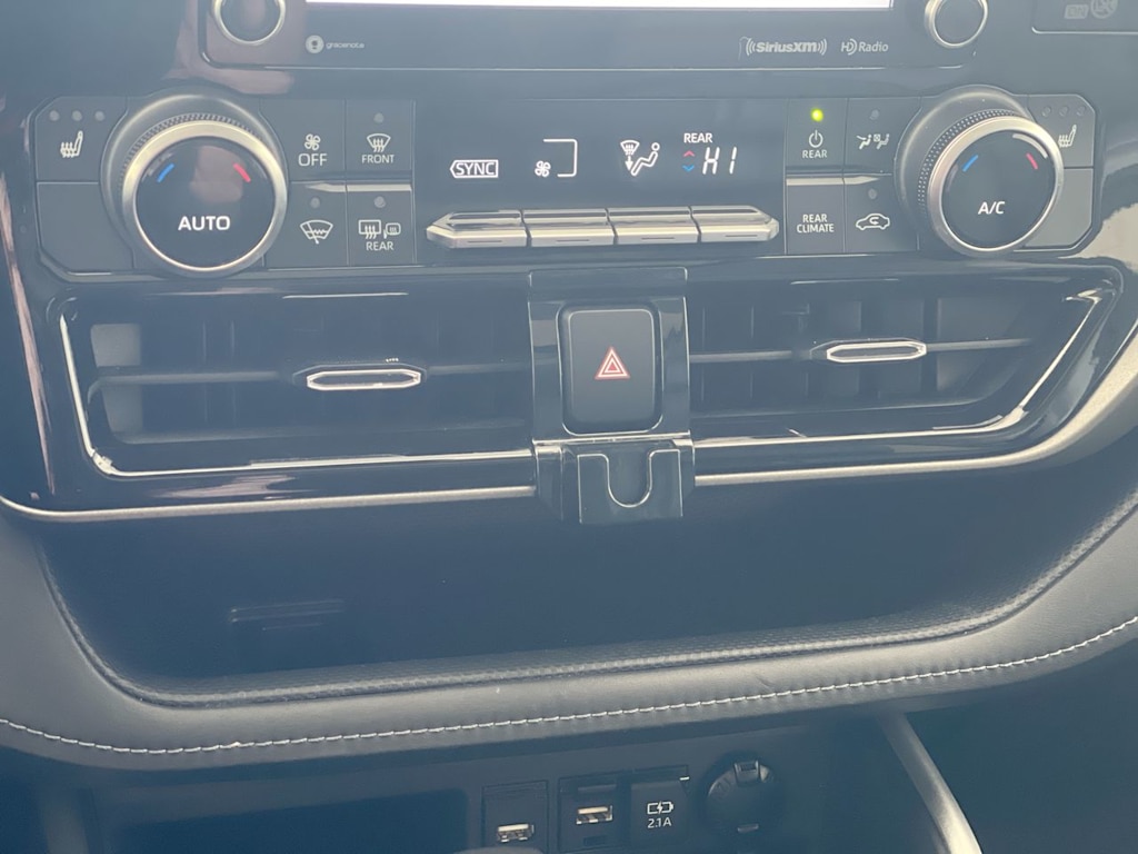 2021 Toyota Highlander XLE 26