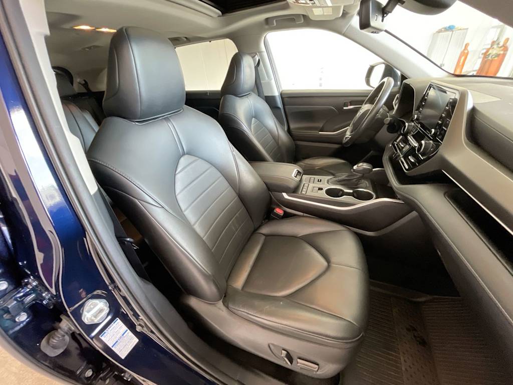 2021 Toyota Highlander XLE 29