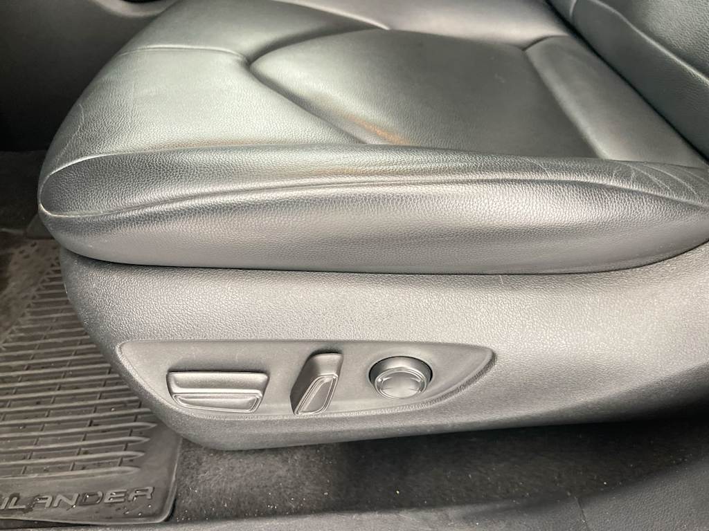 2021 Toyota Highlander XLE 22