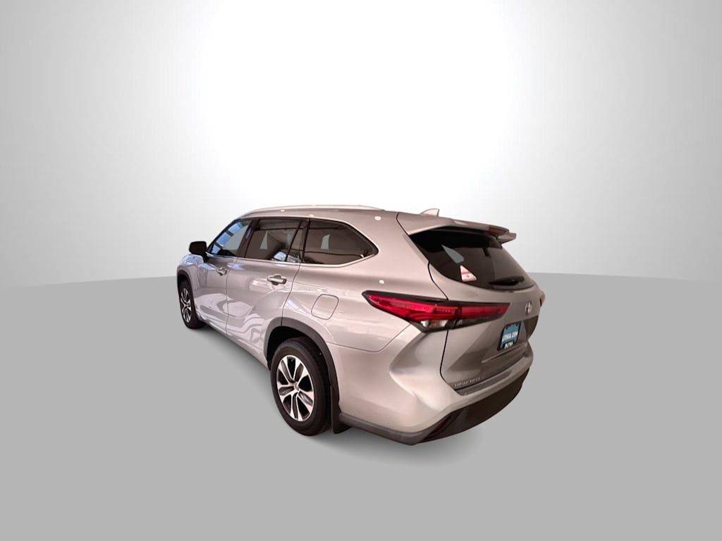 Thumbnail: 2022 Toyota Highlander - 6
