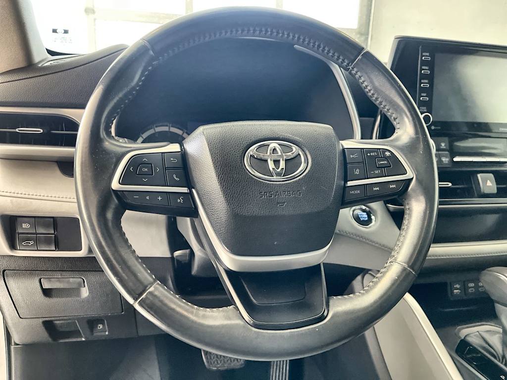 Thumbnail: 2022 Toyota Highlander - 2