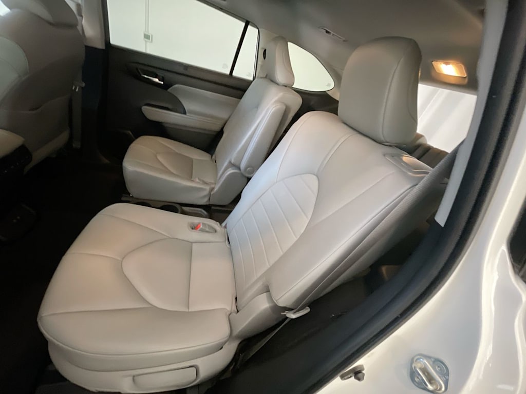 Thumbnail: 2020 Toyota Highlander - 11