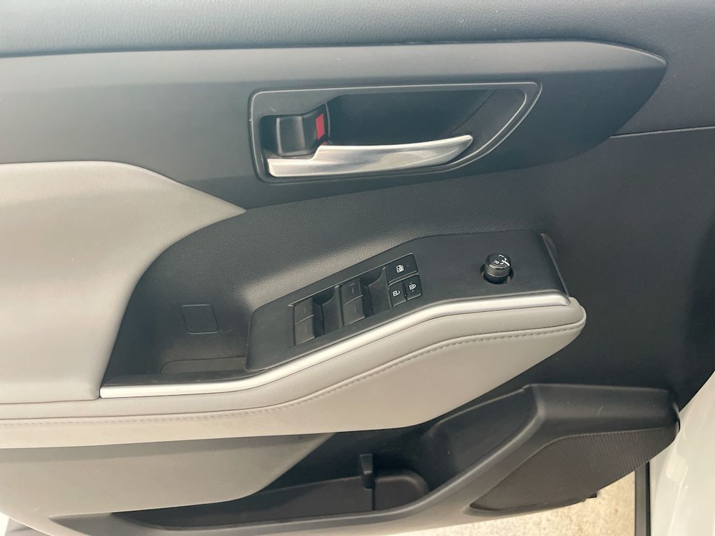 Thumbnail: 2020 Toyota Highlander - 23