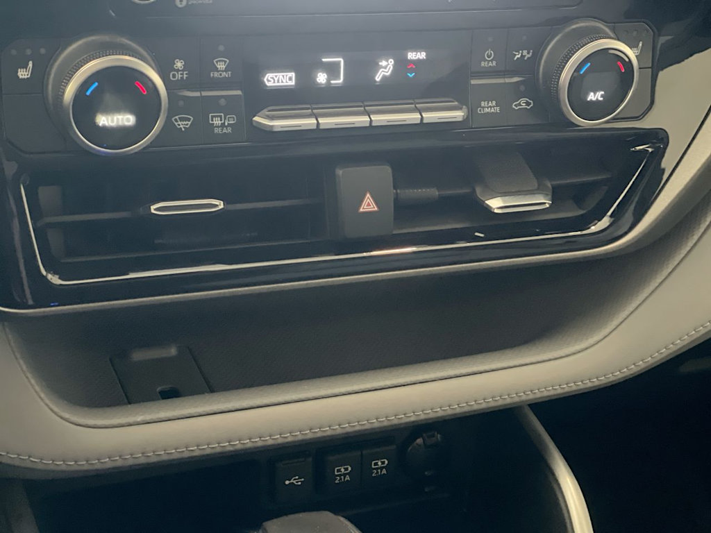 Thumbnail: 2020 Toyota Highlander - 25