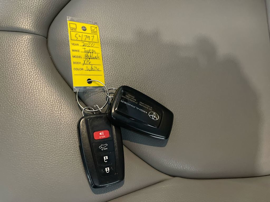 Thumbnail: 2020 Toyota Highlander - 16