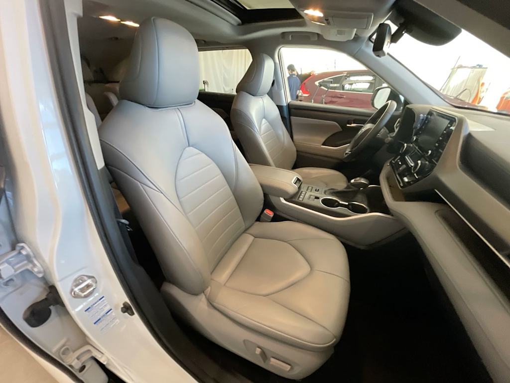 Thumbnail: 2020 Toyota Highlander - 10