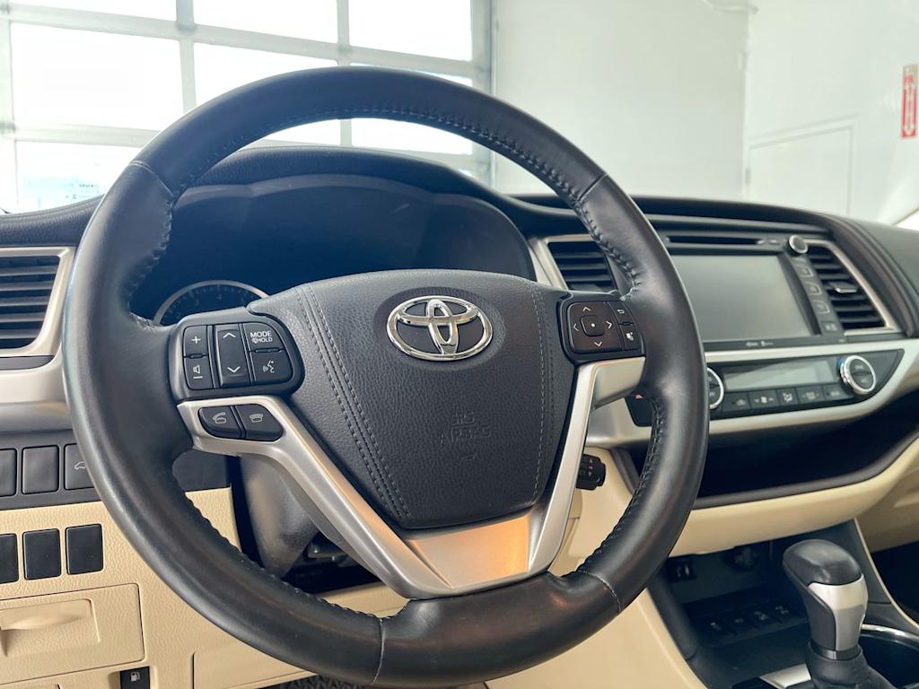 Thumbnail: 2015 Toyota Highlander - 2