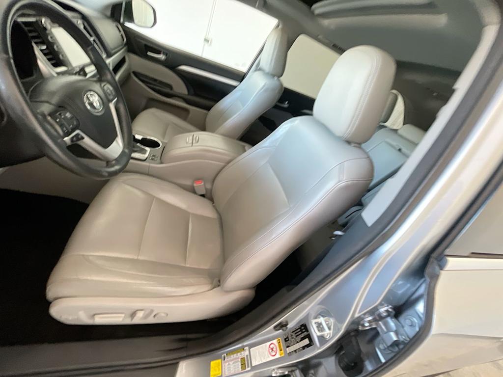 Thumbnail: 2015 Toyota Highlander - 9