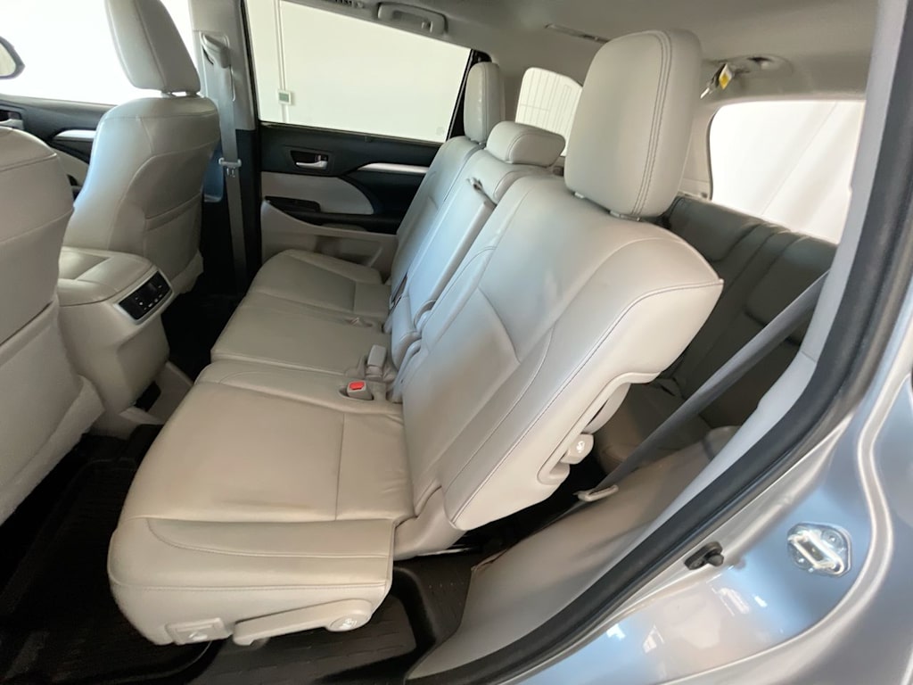 Thumbnail: 2015 Toyota Highlander - 11