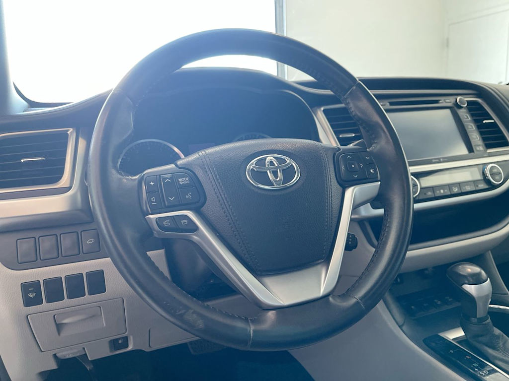 Thumbnail: 2015 Toyota Highlander - 2
