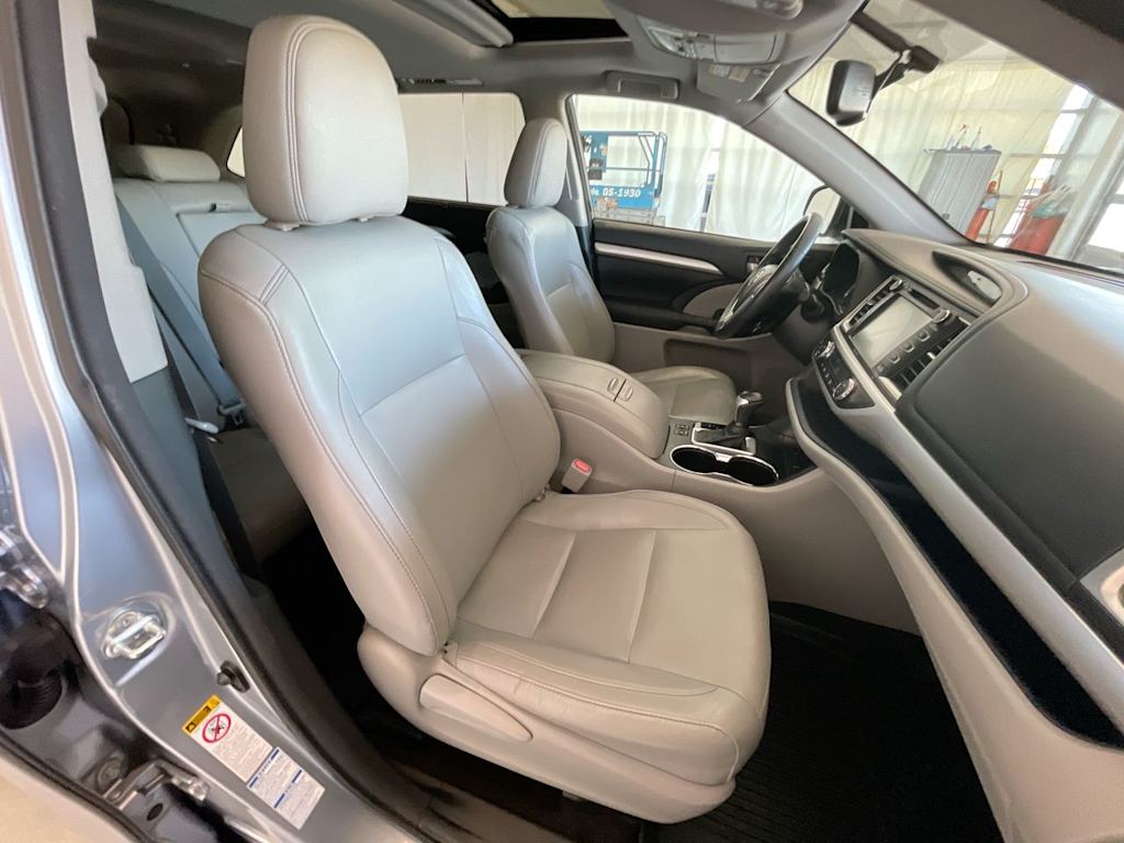 Thumbnail: 2015 Toyota Highlander - 10