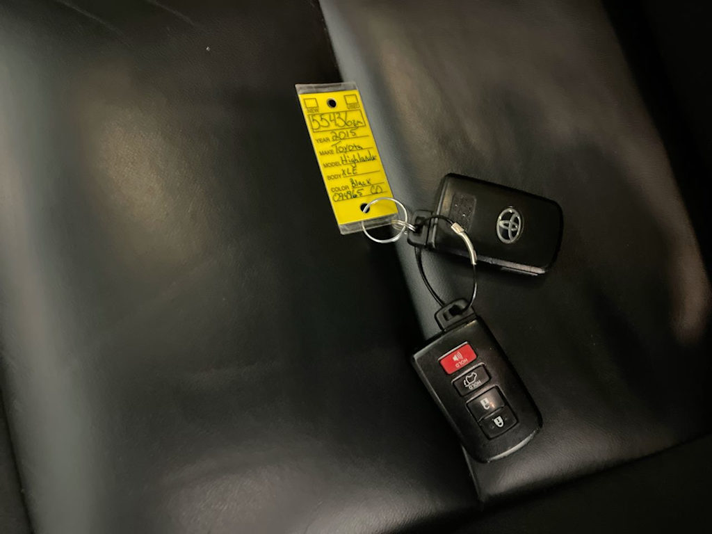 Thumbnail: 2015 Toyota Highlander - 15