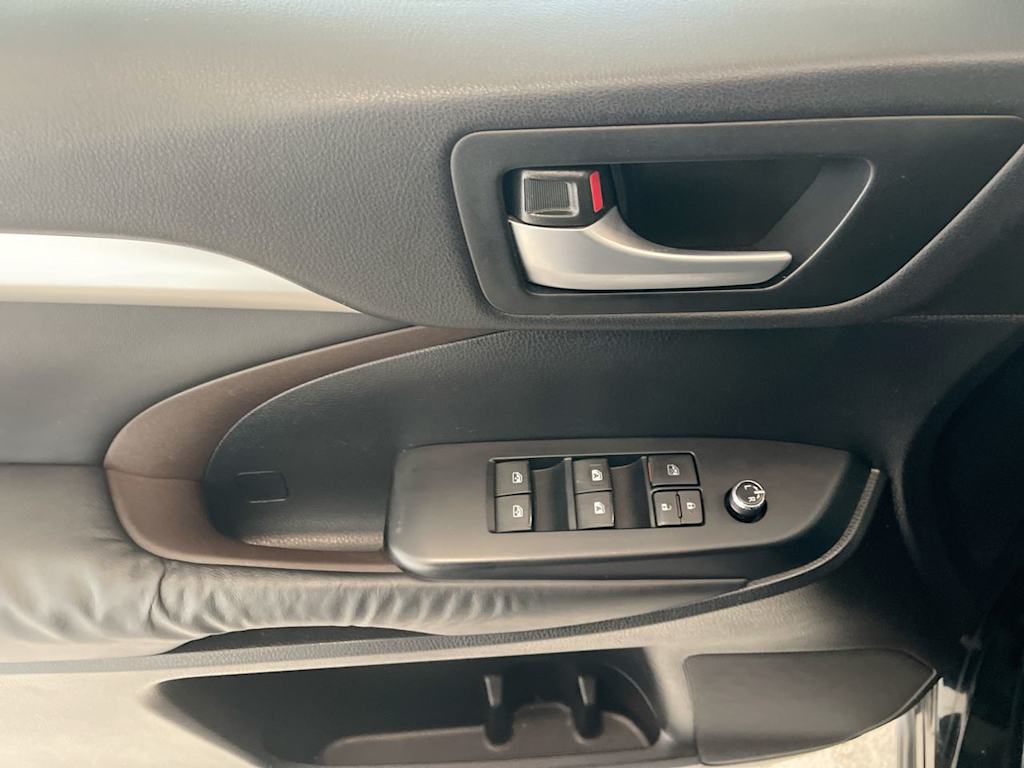 Thumbnail: 2015 Toyota Highlander - 22