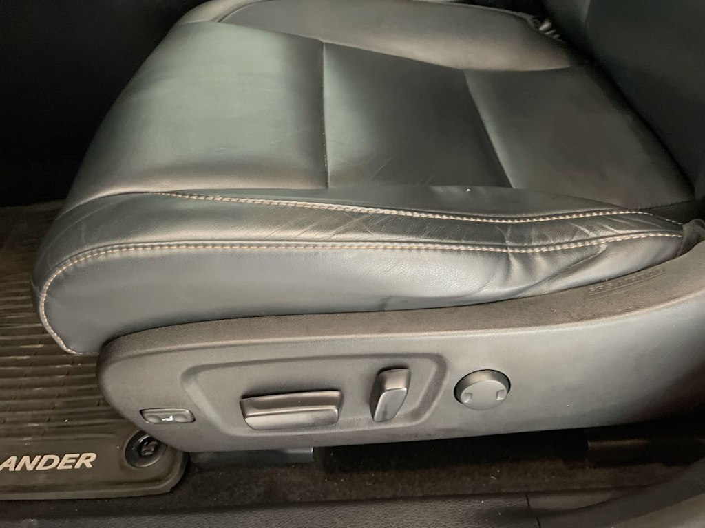 Thumbnail: 2015 Toyota Highlander - 21