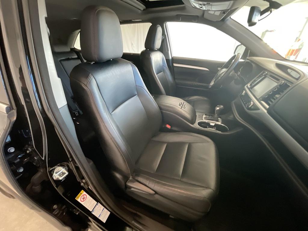 Thumbnail: 2015 Toyota Highlander - 9