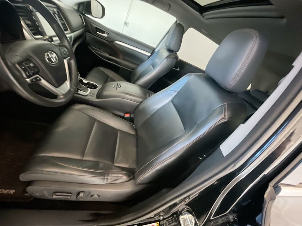 Thumbnail: 2015 Toyota Highlander - 8