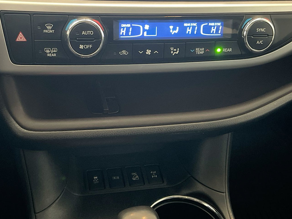 Thumbnail: 2015 Toyota Highlander - 24