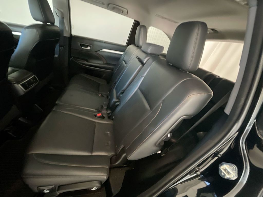 Thumbnail: 2015 Toyota Highlander - 10