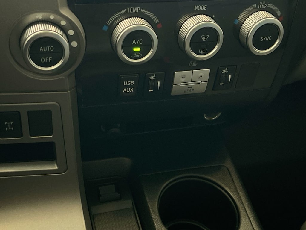 Thumbnail: 2013 Toyota Sequoia - 25