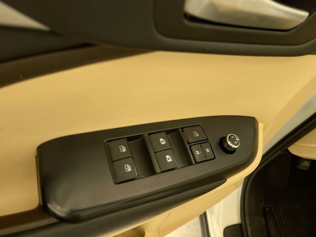 Thumbnail: 2018 Toyota Highlander - 22
