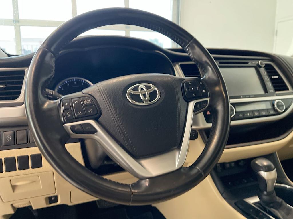Thumbnail: 2018 Toyota Highlander - 2