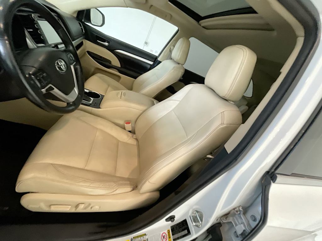 Thumbnail: 2018 Toyota Highlander - 9