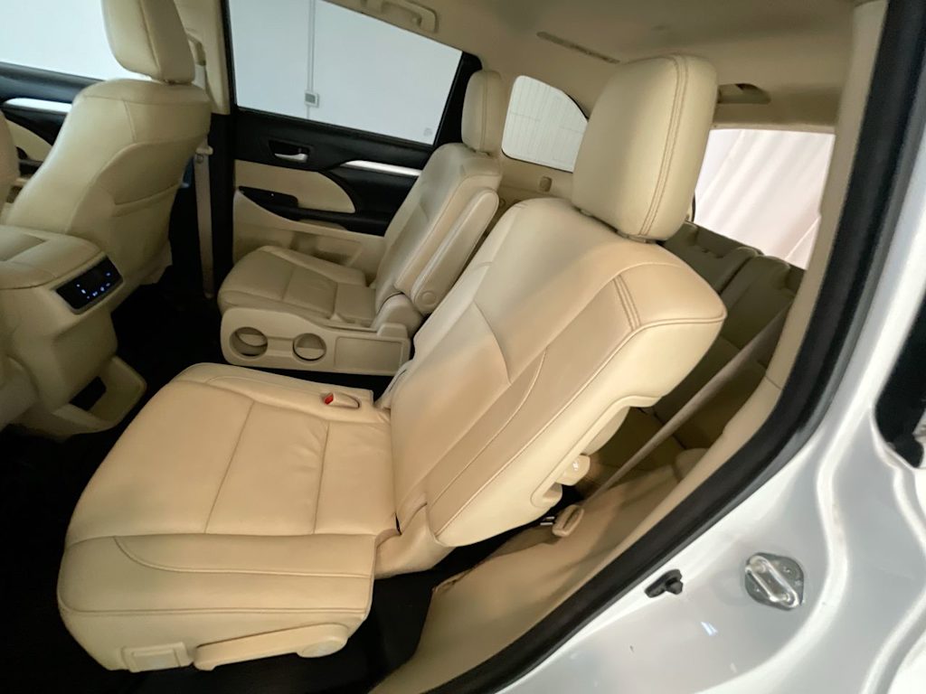 Thumbnail: 2018 Toyota Highlander - 11