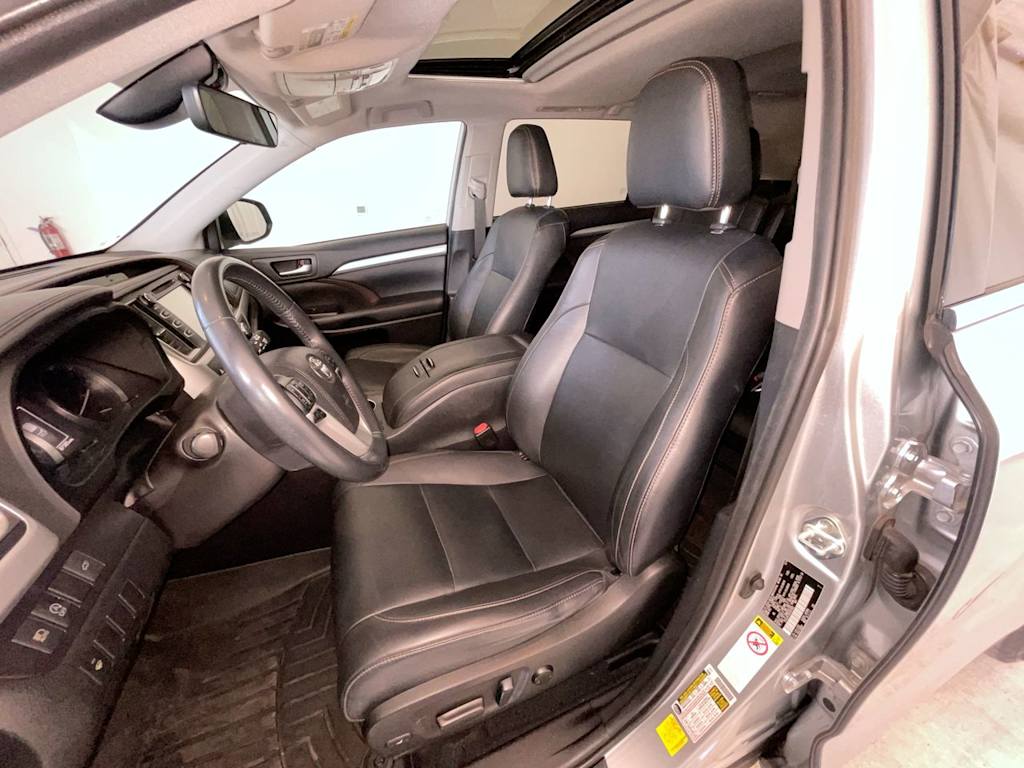 Thumbnail: 2019 Toyota Highlander - 9