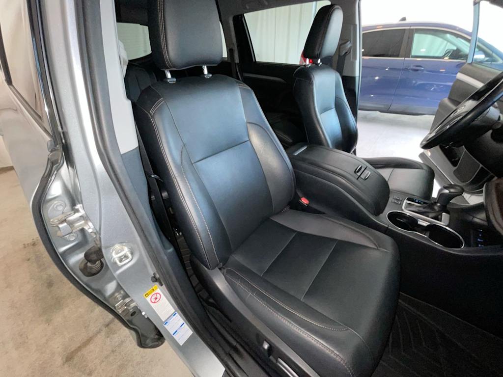 Thumbnail: 2019 Toyota Highlander - 29