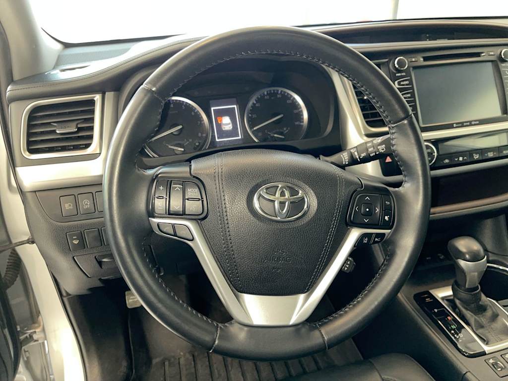 Thumbnail: 2019 Toyota Highlander - 2