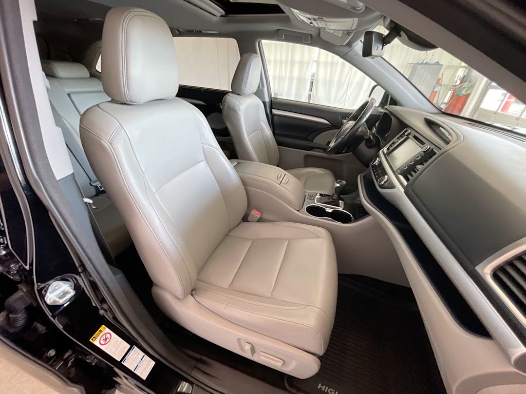 Thumbnail: 2018 Toyota Highlander - 11
