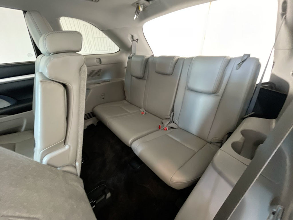 Thumbnail: 2018 Toyota Highlander - 28