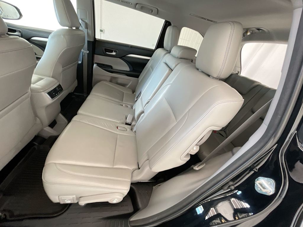 Thumbnail: 2018 Toyota Highlander - 12