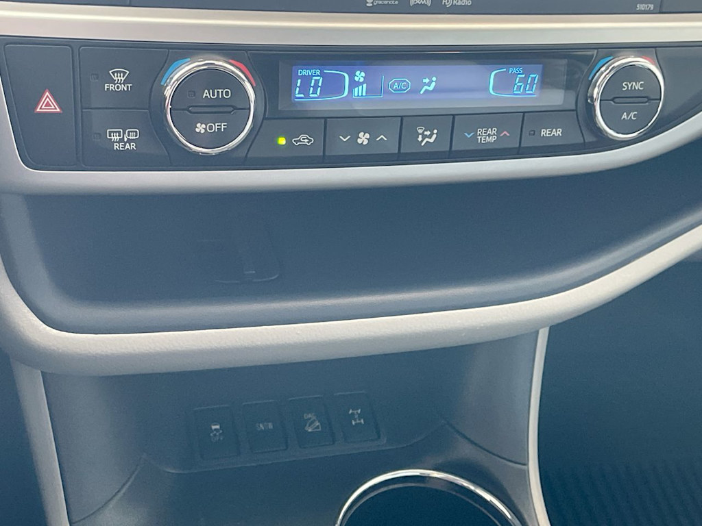 Thumbnail: 2018 Toyota Highlander - 25