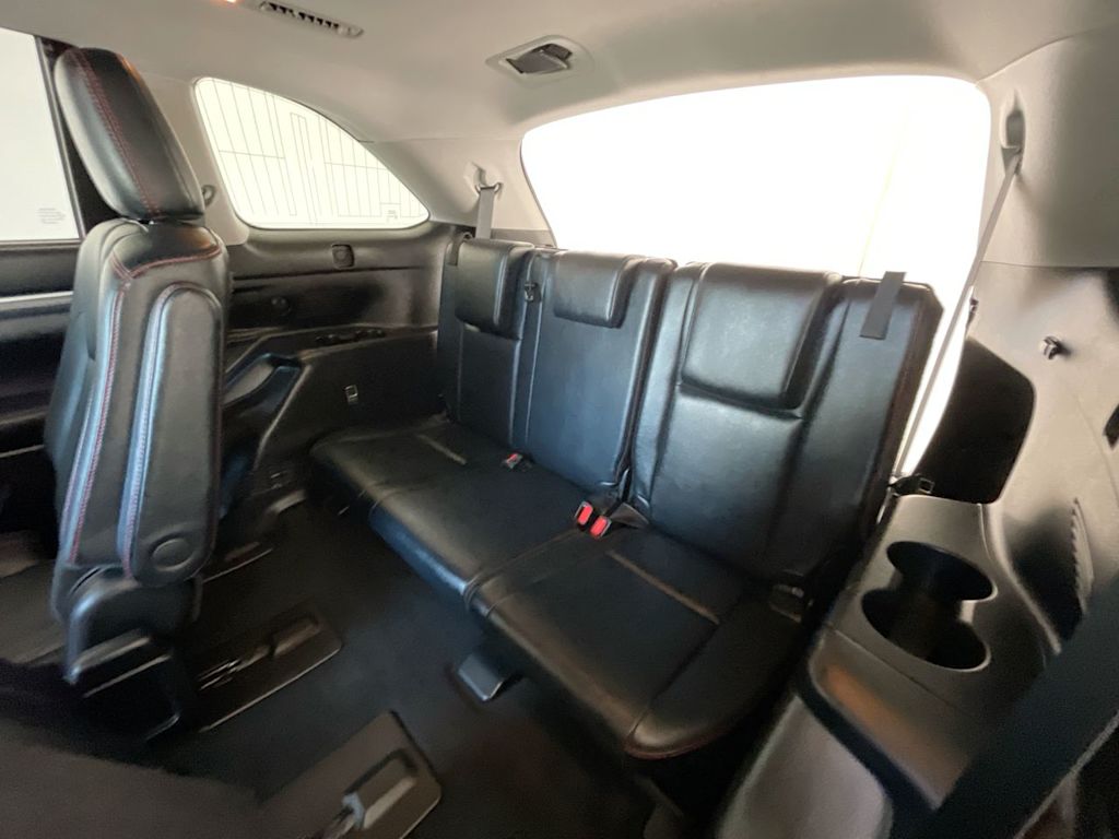 Thumbnail: 2019 Toyota Highlander - 27