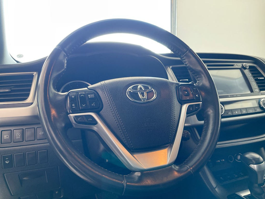 Thumbnail: 2019 Toyota Highlander - 2