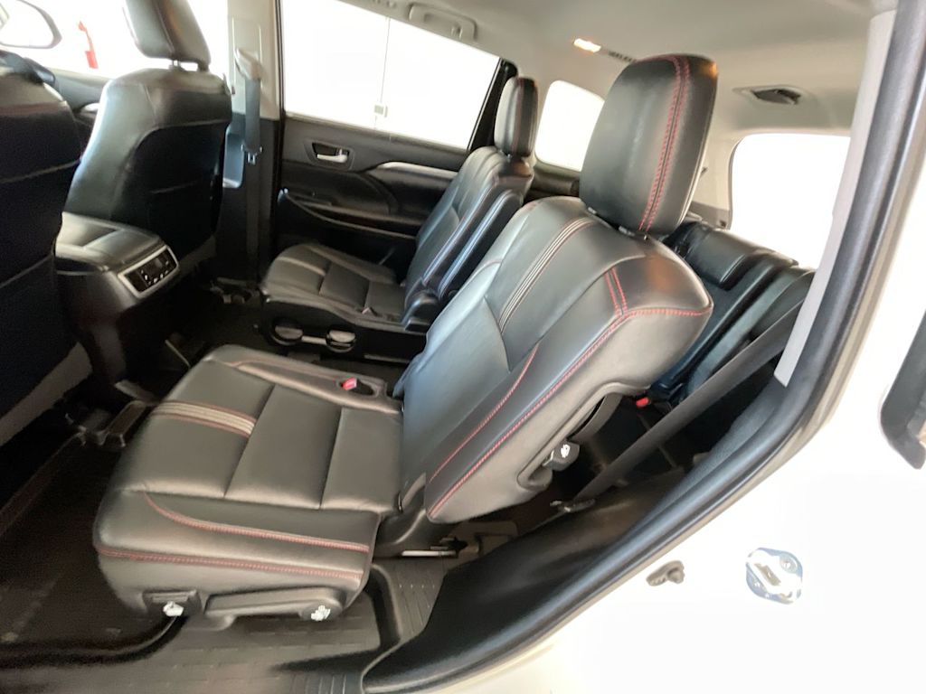 Thumbnail: 2019 Toyota Highlander - 11