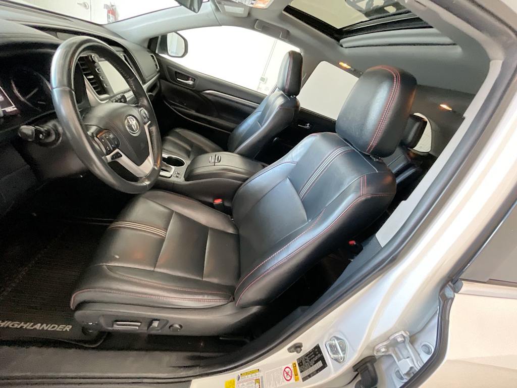 Thumbnail: 2019 Toyota Highlander - 9