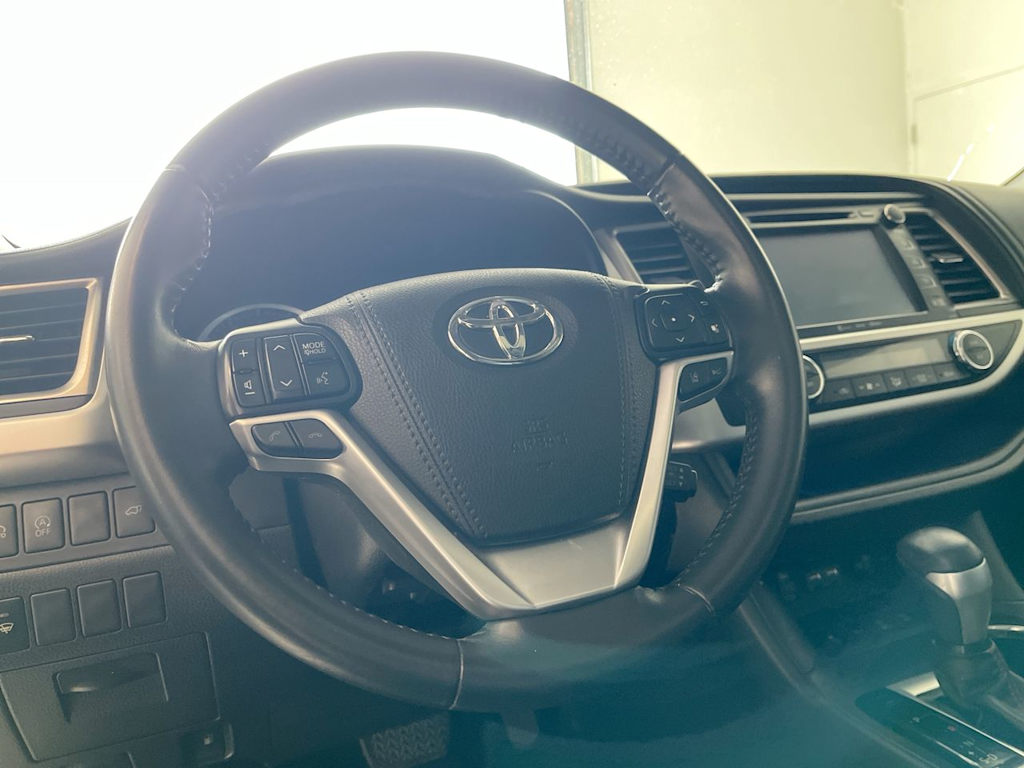 Thumbnail: 2019 Toyota Highlander - 2