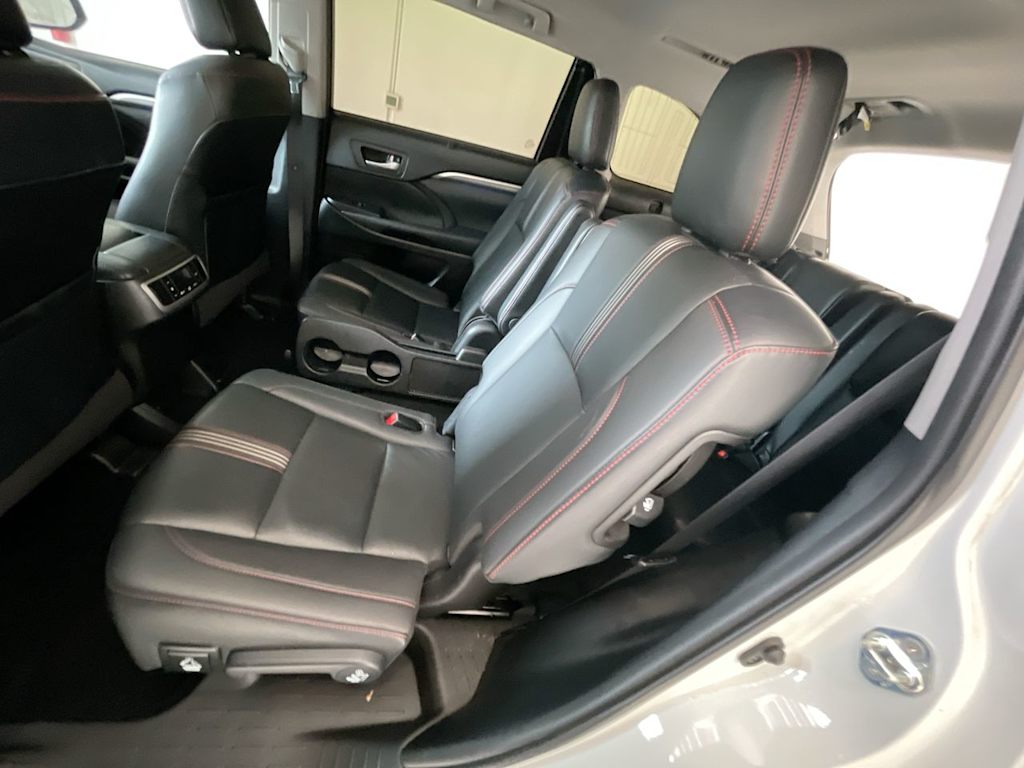Thumbnail: 2019 Toyota Highlander - 11